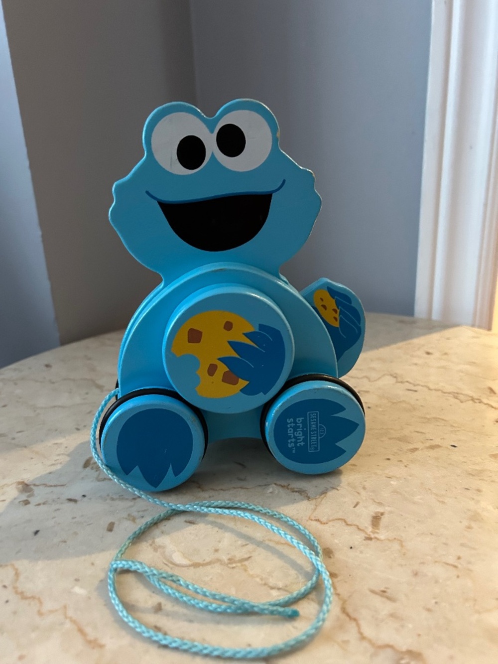 Bright Starts Sesame Street Wood Snack & Stroll Cookie Monster Pull Toy